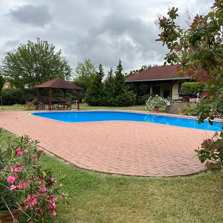 Apartment Szolosgyoeroek Kun With 3 Bedrooms On 92 In *