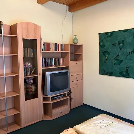 Szolosgyoeroek Kun With 3 Bedrooms On 92 In Apartment