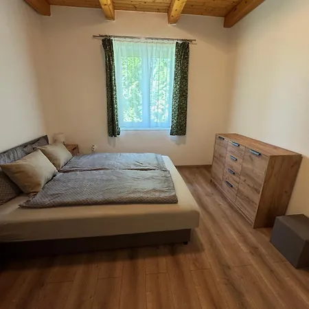 Szolosgyoeroek Kun With 3 Bedrooms On 92 In Apartment