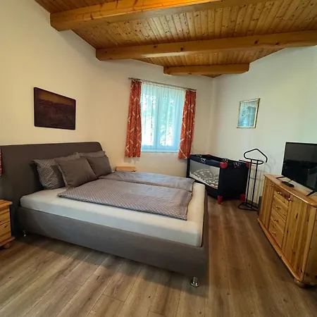 Szolosgyoeroek Kun With 3 Bedrooms On 92 In Apartment *