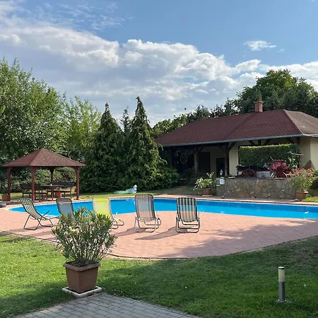 アパート Szolosgyoeroek Kun With 3 Bedrooms On 92 In *