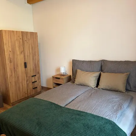 アパート Szolosgyoeroek Kun With 3 Bedrooms On 92 In *