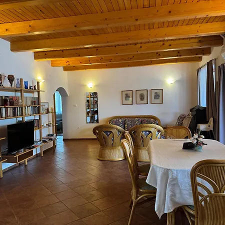 Szolosgyoeroek Kun With 3 Bedrooms On 92 In * Szolosgyorok