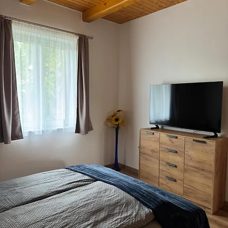 アパート Szolosgyoeroek Kun With 3 Bedrooms On 92 In