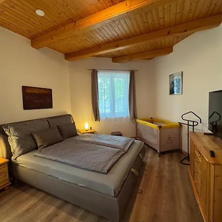 Szolosgyoeroek Kun With 3 Bedrooms On 92 In アパート *