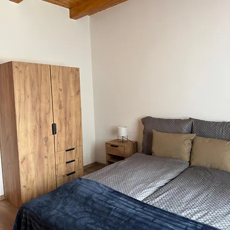 アパート Szolosgyoeroek Kun With 3 Bedrooms On 92 In Szolosgyorok