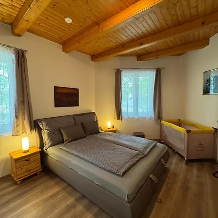 Szolosgyoeroek Kun With 3 Bedrooms On 92 In アパート *