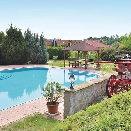 Szolosgyoeroek Kun With 3 Bedrooms On 92 In *