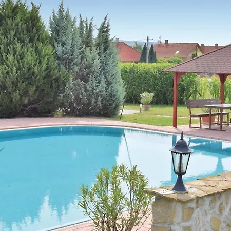 Apartment Szolosgyoeroek Kun With 3 Bedrooms On 92 In