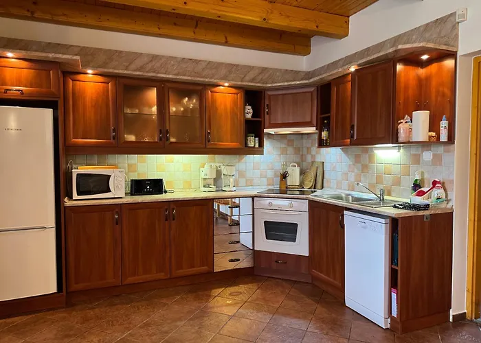 Szolosgyoeroek Kun With 3 Bedrooms On 92 In アパート *