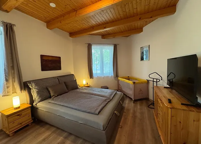 Szolosgyoeroek Kun With 3 Bedrooms On 92 In アパート *